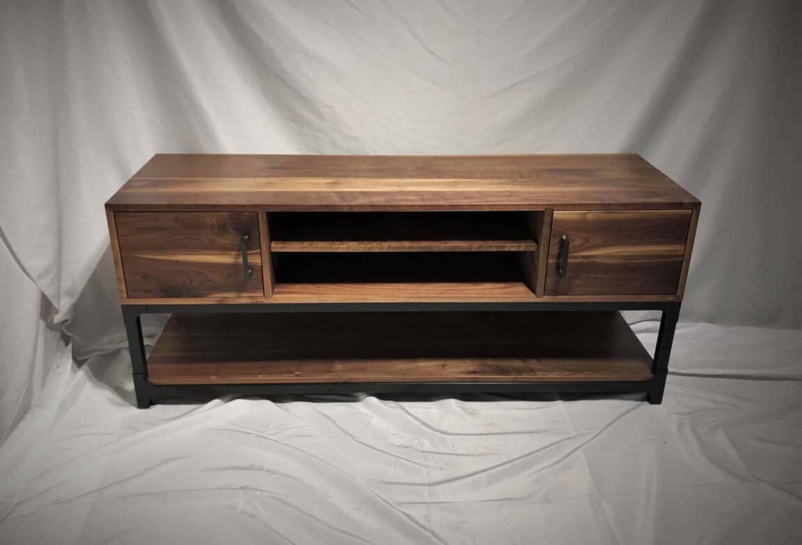 Regula Media Console